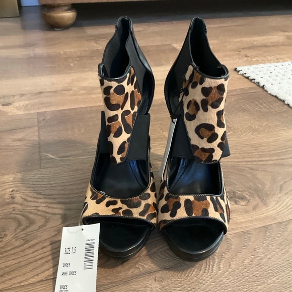 Calvin Klein Sonia black and cheetah print peep toe heel, 7.5, NWT! - Picture 2 of 11